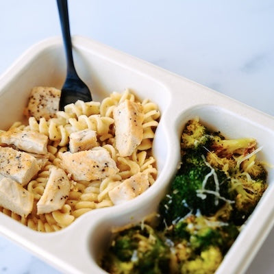 Chicken Alfredo + Roasted Broccoli Power Pack